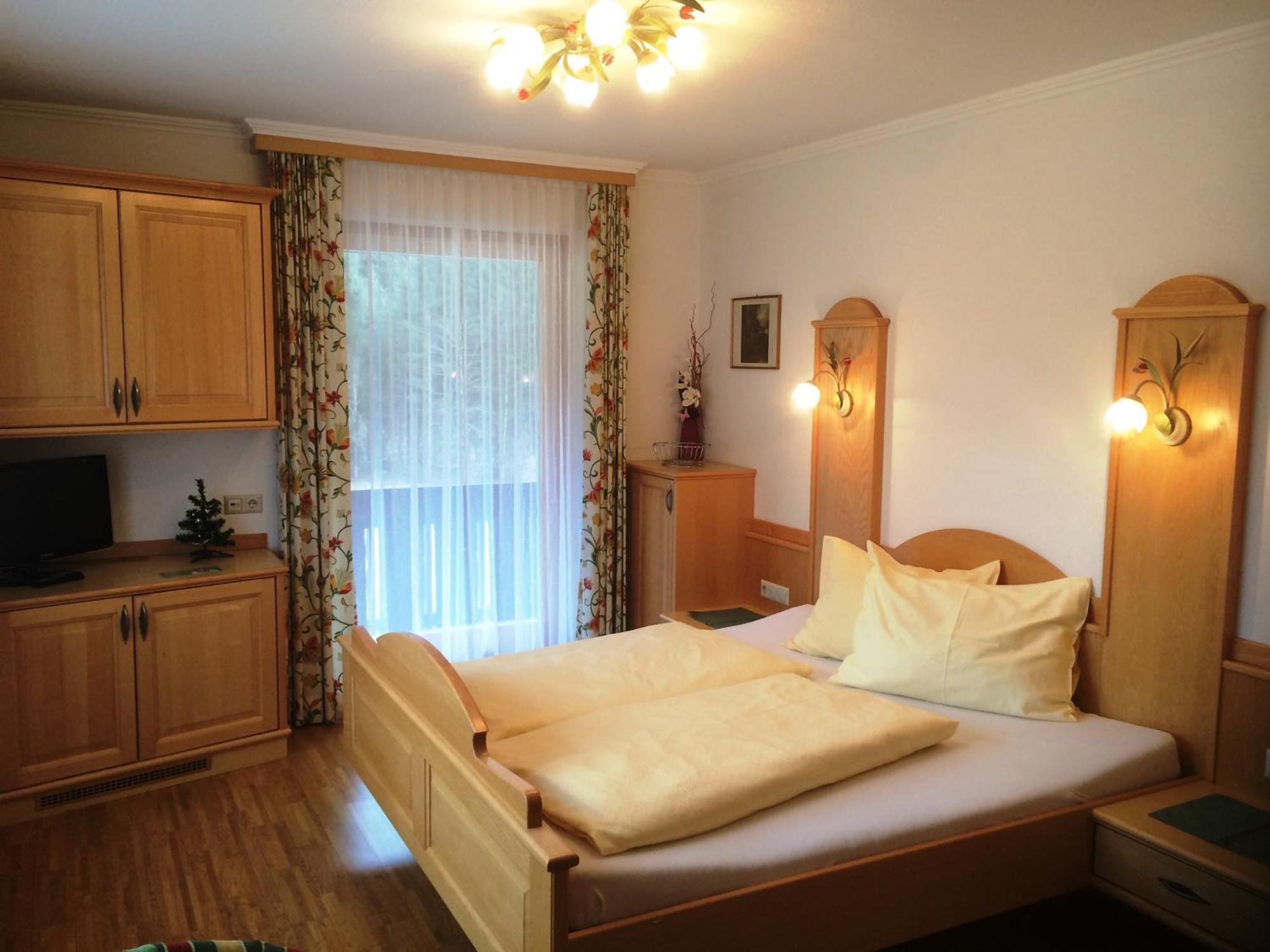 Gasthof Zur Gams Donnersbachwald Room photo