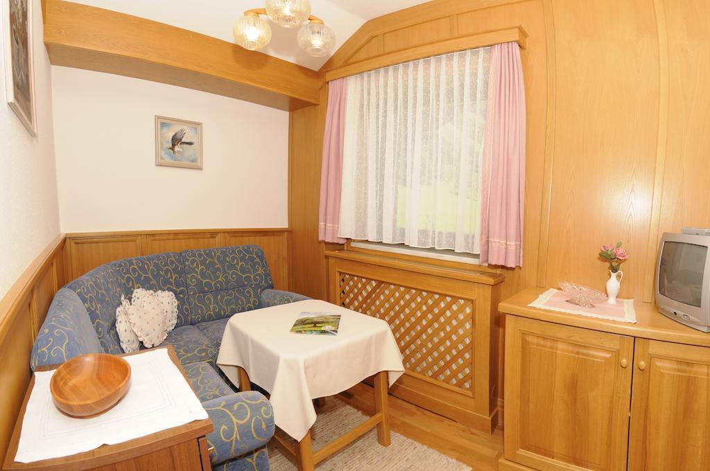 Gasthof Zur Gams Donnersbachwald Room photo